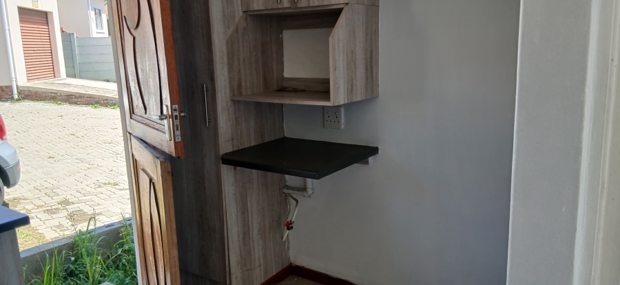 To Let 3 Bedroom Property for Rent in Cove Rock Eastern Cape